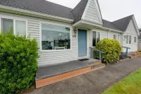 The Tides by the Sea Hotels near At The Water's Edge