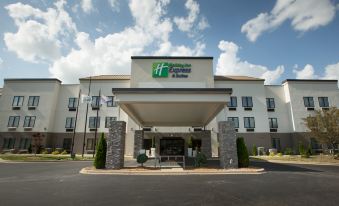 Holiday Inn Express & Suites Madison