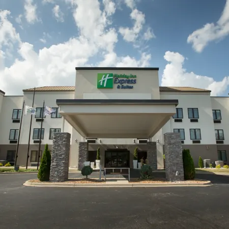 Holiday Inn Express & Suites MADISON by IHG