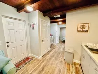 Cottage 32: Flamingo Bungalow - Waterfront Lodging in Downtown Tavares, FL Hotels in Tavares