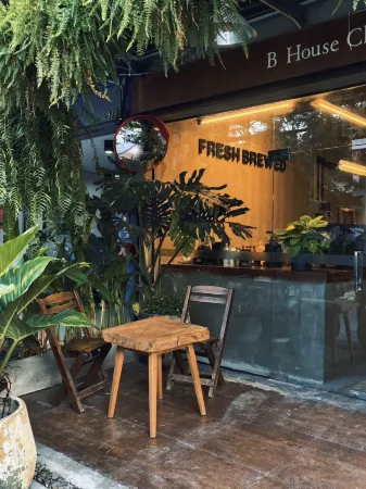 B House Chiang Mai Отели рядом с достопримечательностью «Ват Пратхат Дой Сутхеп»