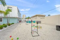 Bright & Modern ~ Heated Pool ~ Gated Beach ~ Pkg!