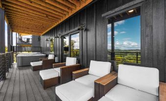 The Back Nine Retreat by AvantStay Private Golf Sim, Firepit & Mountain Views Near Dollywood