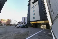 Cielo Hotel - Motels