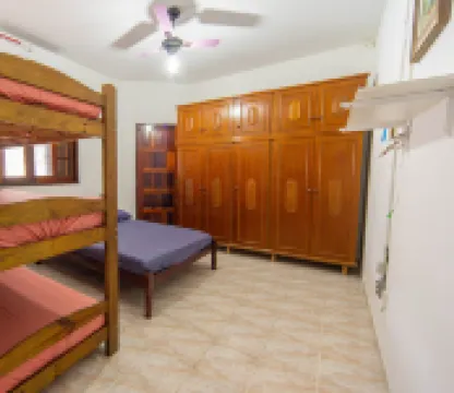 Casa com Piscina e Garagem a 550m da Praia