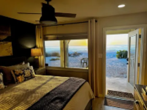 Totally Remodeled Beachfront Studio-Step out your door onto the sand. Really! D