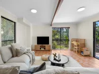 Beachside 4-Bed Retreat with Study Nook & Views