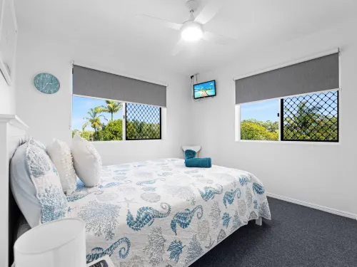 2-Bed Escape with Pool, Steps From Torquay Beach