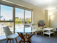 Spacious City Stay Near Lygon Street Dining - 3-Star