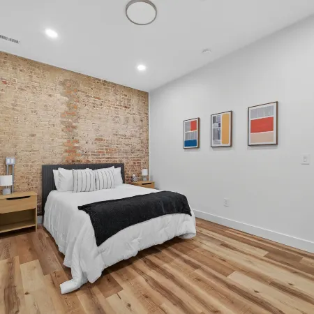 Stylish Downtown Unit With Historic Charm 2 Bedroom Apts