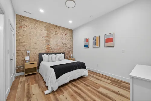 Stylish Downtown Unit With Historic Charm 2 Bedroom Apts