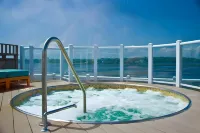 นิวพอร์ตบีช โฮเทลแอนด์สวีทส์