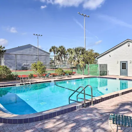 Pool & Tennis: Walkable Fernandina Beach Escape