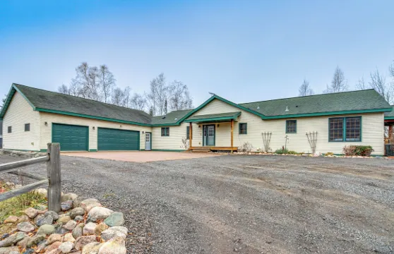 奧羅拉湖畔私人住宅，帶遊戲室！