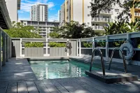 7BD Downtown Oasis Pool - مسبح خاص