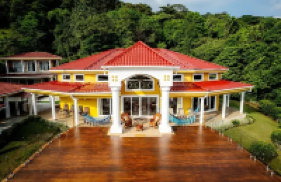 𝑳𝒖𝒙𝒆 » 5 Lakeview Villas » Sleeps 25 » AC »Pool »Hot Tub »Weddings »Retreats Hotels in 