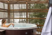 A Charming Chalet with Hot Tub 1 Mile to Mt. Snow