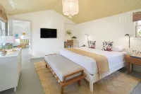 Silver Sands Motel & Beach Bungalows