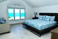 3 Bedroom Grace Bay Beachfront Penthouse at Grandview - balcony