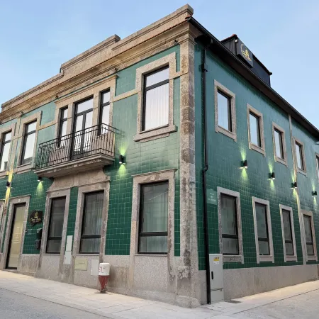 Oporto Station Hostel & Rooms Отели рядом с достопримечательностью «Кампанья»