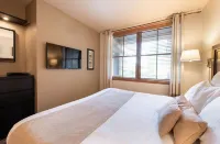 Contemporary Condo Easy Access to Slopes and the Village - Zephyr Mountain Lodge Premium-Rated 1102 - 3-stjärniga