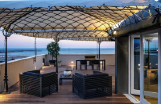 Hotel Plaza e de Russie - Relais & Châteaux فنادق في فياريغيو