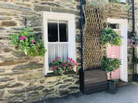 Rose Cottage Beddgelert Set on the Banks of the River Colwyn Snowdonia - WiFi
