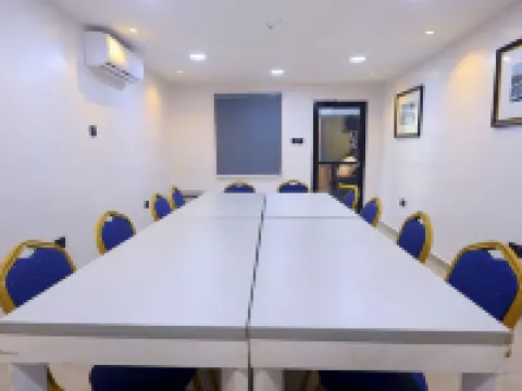 Five Clover Hotel Ilupeju Hotels in Mushin