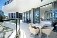 X Kirra Apartments - Beach
