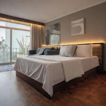 Miranthia Hotel Business and Family