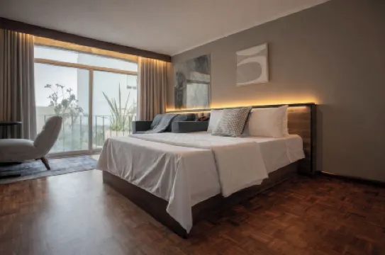 Miranthia Hotel Business and Family