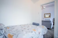 Caldey Island View - 2 Bedroom Apartment - Tenby - 2-Star