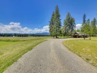 Serene Kootenai Cabin - 3 Mi to Dtwn and River! Hotels in Boundary County