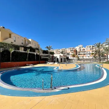 Apartment Near Beach with Pools and Hot Tub