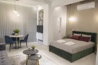 96 Nic1 - Stay Glam Skin Studio - 4-Star