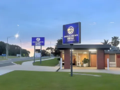 Ocean Views Motel Lakes Entrance Hotels near Koonwarra Family Holiday Park