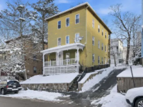 Cozy Adventure Filled Escape Free Parking 2 Bedroom Apts Hotels in Worcester