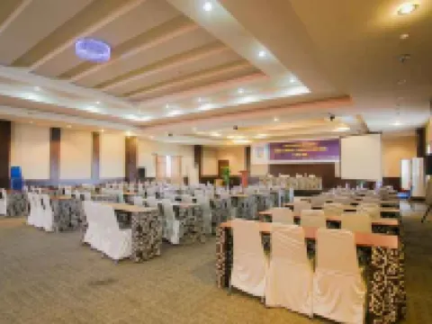 Halogen Hotel Airport Surabaya Hotels in Sedati