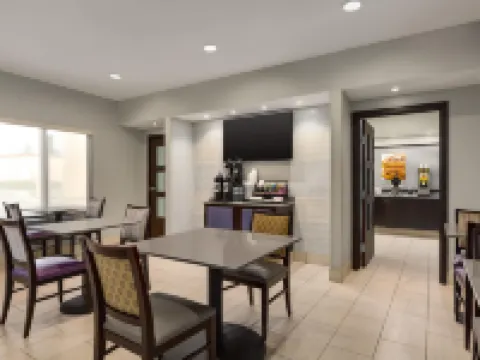 La Quinta Inn & Suites by Wyndham Fairfield - Napa Valley フェアフィールドのホテル