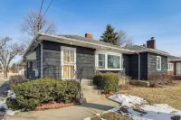 Spacious & Peaceful Suburban Home in Lansing! - 2-Star