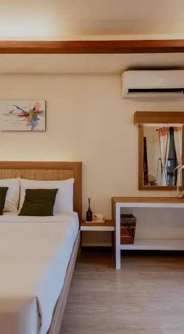 กระท่อมพร้อมที่นั่งส่วนตัวและอ่างอาบน้ำ