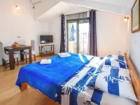 Apartments Studenac Hotels in Tkon