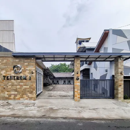 Urbanview Hotel Tentrem 2 near Alun-Alun Blora