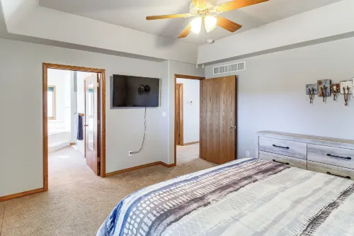 Deck w/ Lake Mac View! Spacious Family Retreat - Homestays