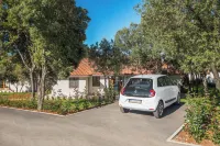Luxury Beach Villas Porto Bus - parking
