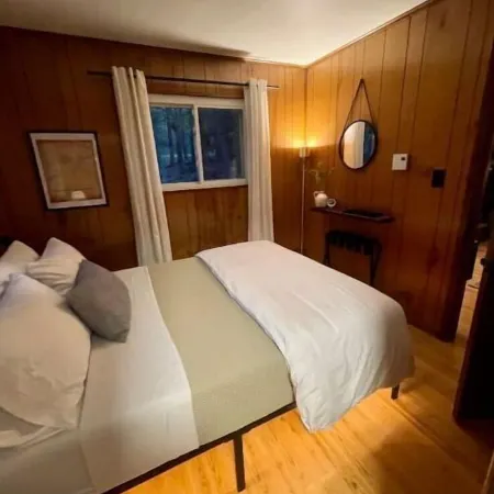 LocustLakeVillage - Lake/Beaches, HotTub, Fire Pit
