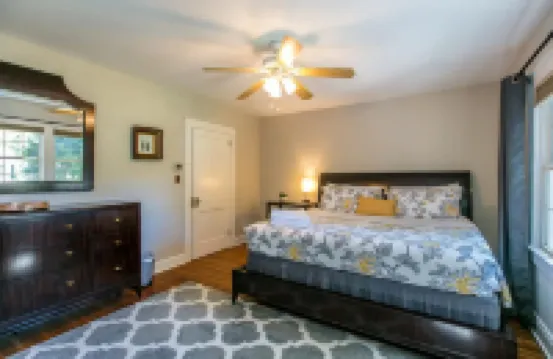 Roomy 5Br Bungalow with Backyard, Walk to Downtown