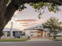Avenue WEST Studio Units Hotels in Wilsonton