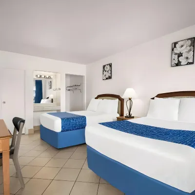 Travelsuites Inn カウンツ カスタムズ周辺のホテル