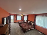 4 Bdrm 4 Bath Lake front Lake Sinissippi home